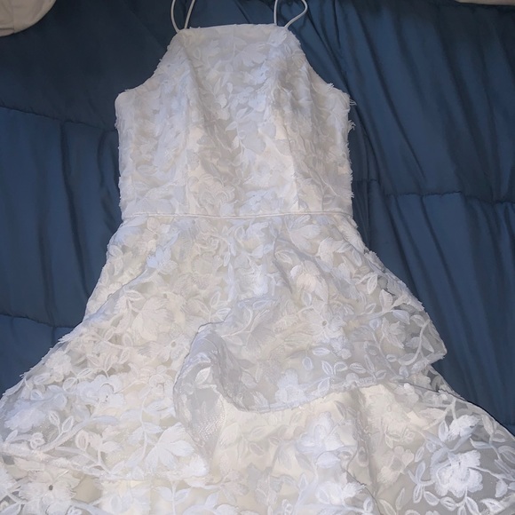 White wedding dress - Picture 1 of 7